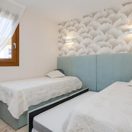 Cb Living - Sunny Penthouse With Terrace, Punta Prima Apartamento *