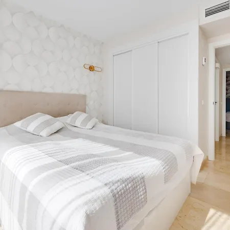 Cb Living - Sunny Penthouse With Terrace, Punta Prima Apartamento *