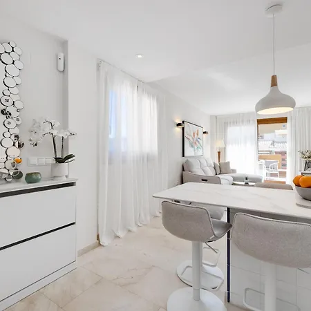 Cb Living - Sunny Penthouse With Terrace, Punta Prima Apartment *