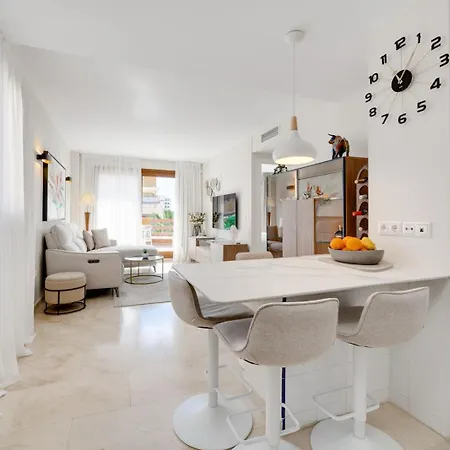 Sunny Penthouse With Terrace, Punta Prima Apartament