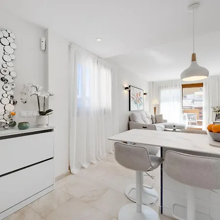 Sunny Penthouse With Terrace, Punta Prima Apartament *
