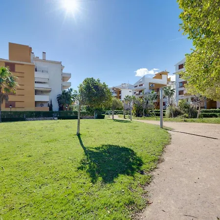 Sunny Penthouse With Terrace, Punta Prima Apartament *